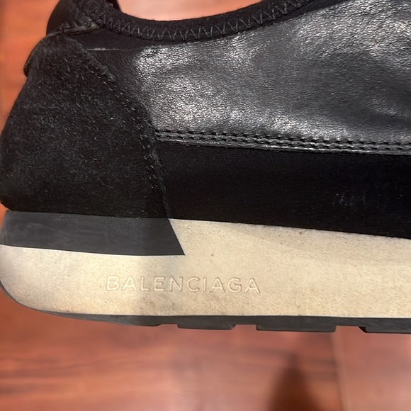 Balenciaga - Picture 6 of 7
